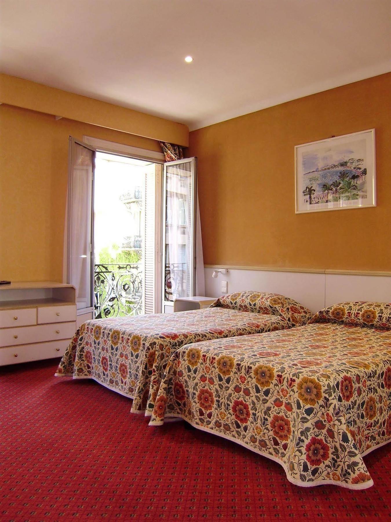 Busby Hotel 3*